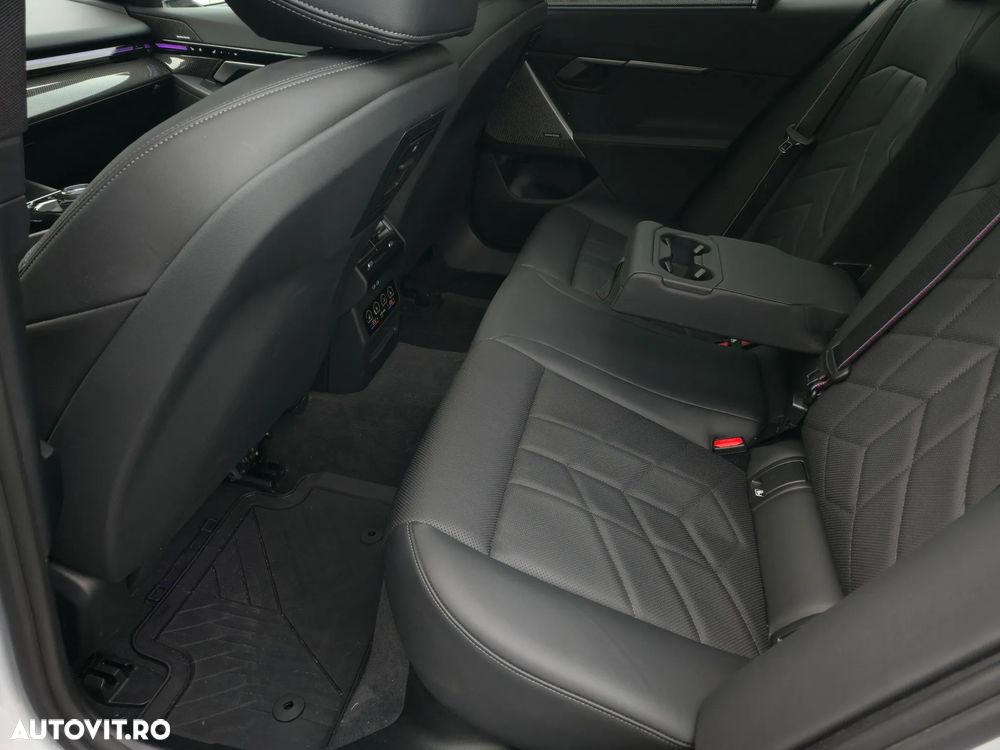 BMW Seria 5 520i Aut. M Sport Edition - 32