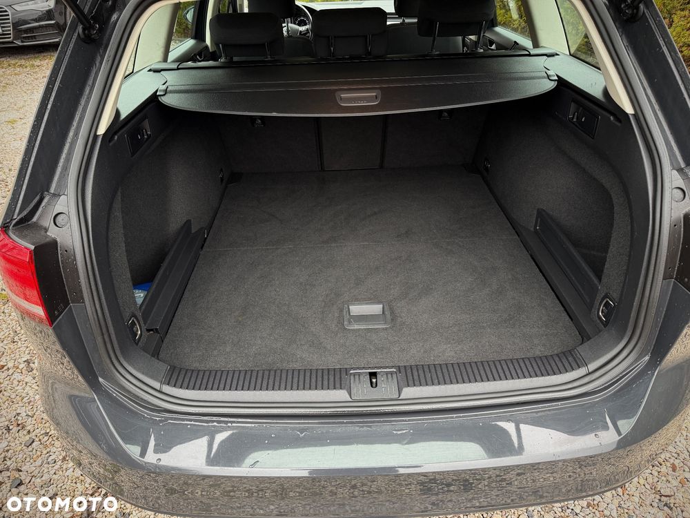 Volkswagen Passat - 11