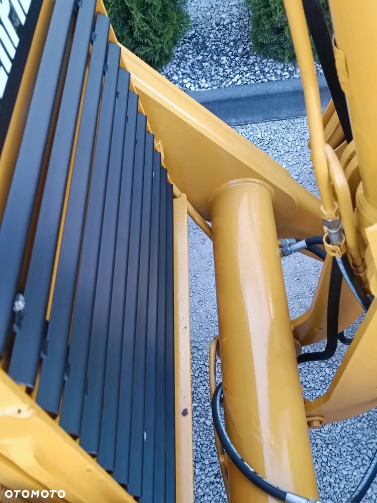 Caterpillar 428 B - 14