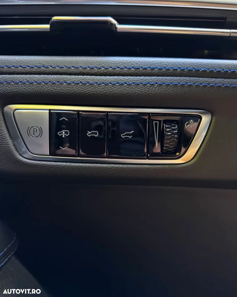 Cadillac Escalade - 23