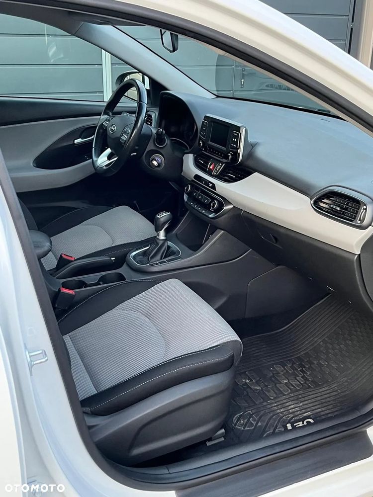 Hyundai i30 1.6 D Classic + - 18