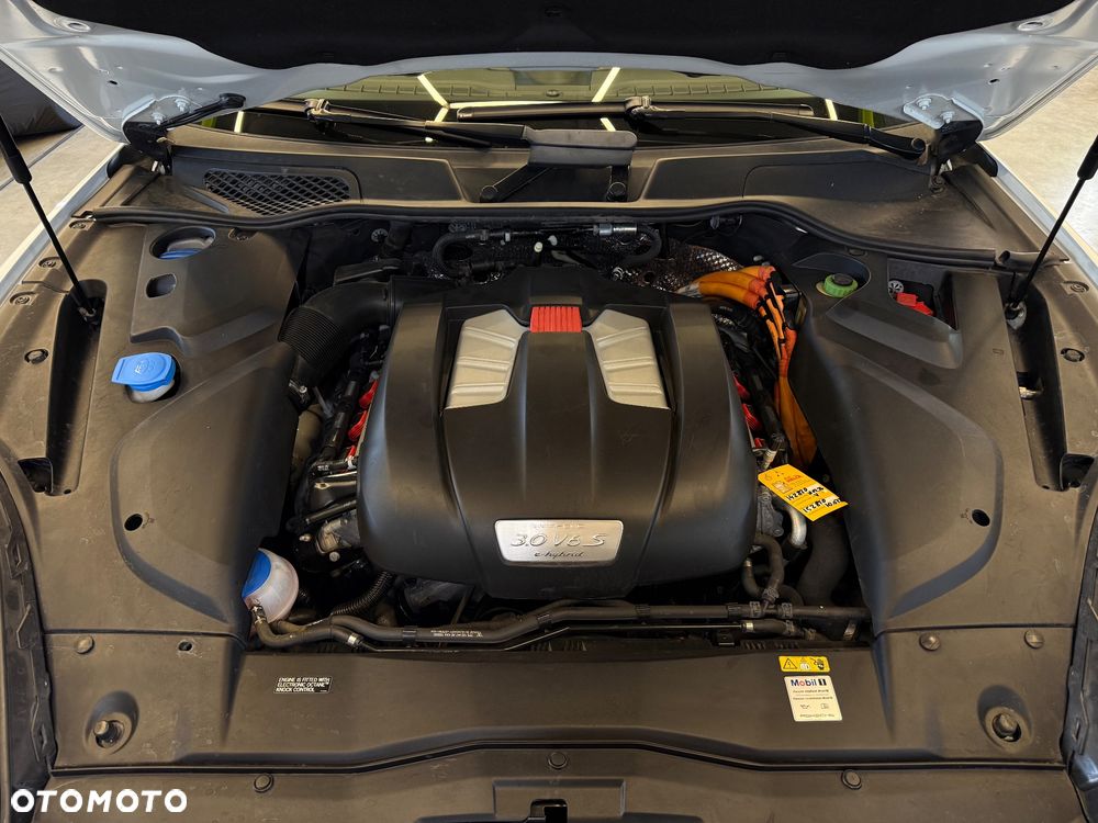 Porsche Cayenne S E-Hybrid - 36