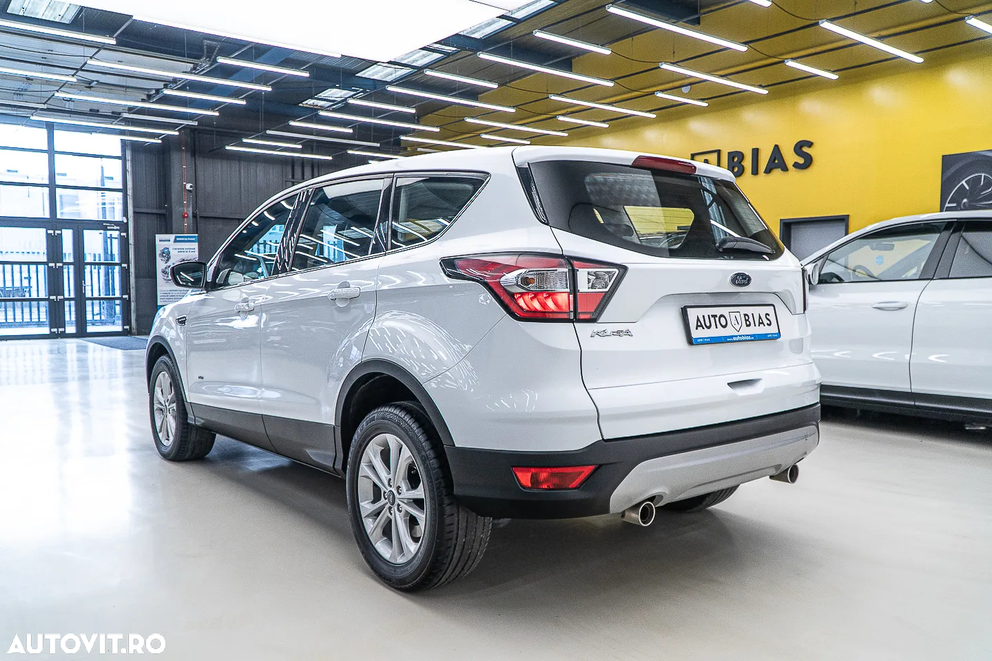Ford Kuga 2.0 TDCi 4WD Powershift Titanium - 6