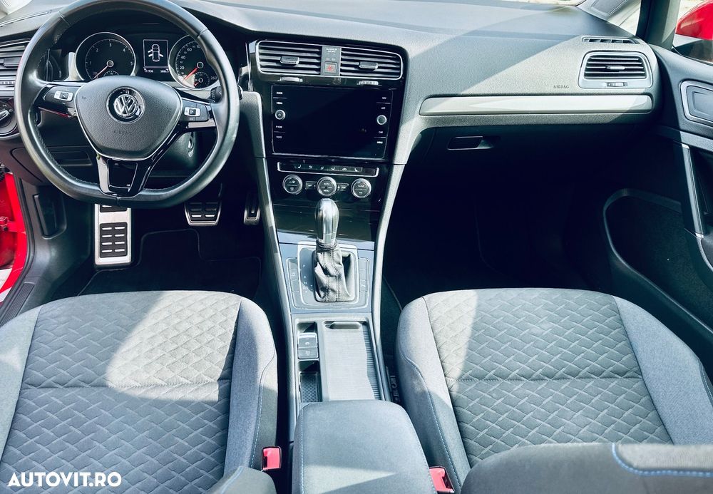 Volkswagen Golf - 10