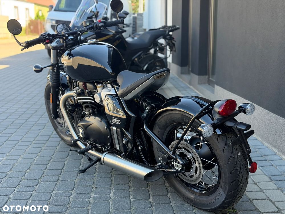 Triumph Bonneville Bobber - 14