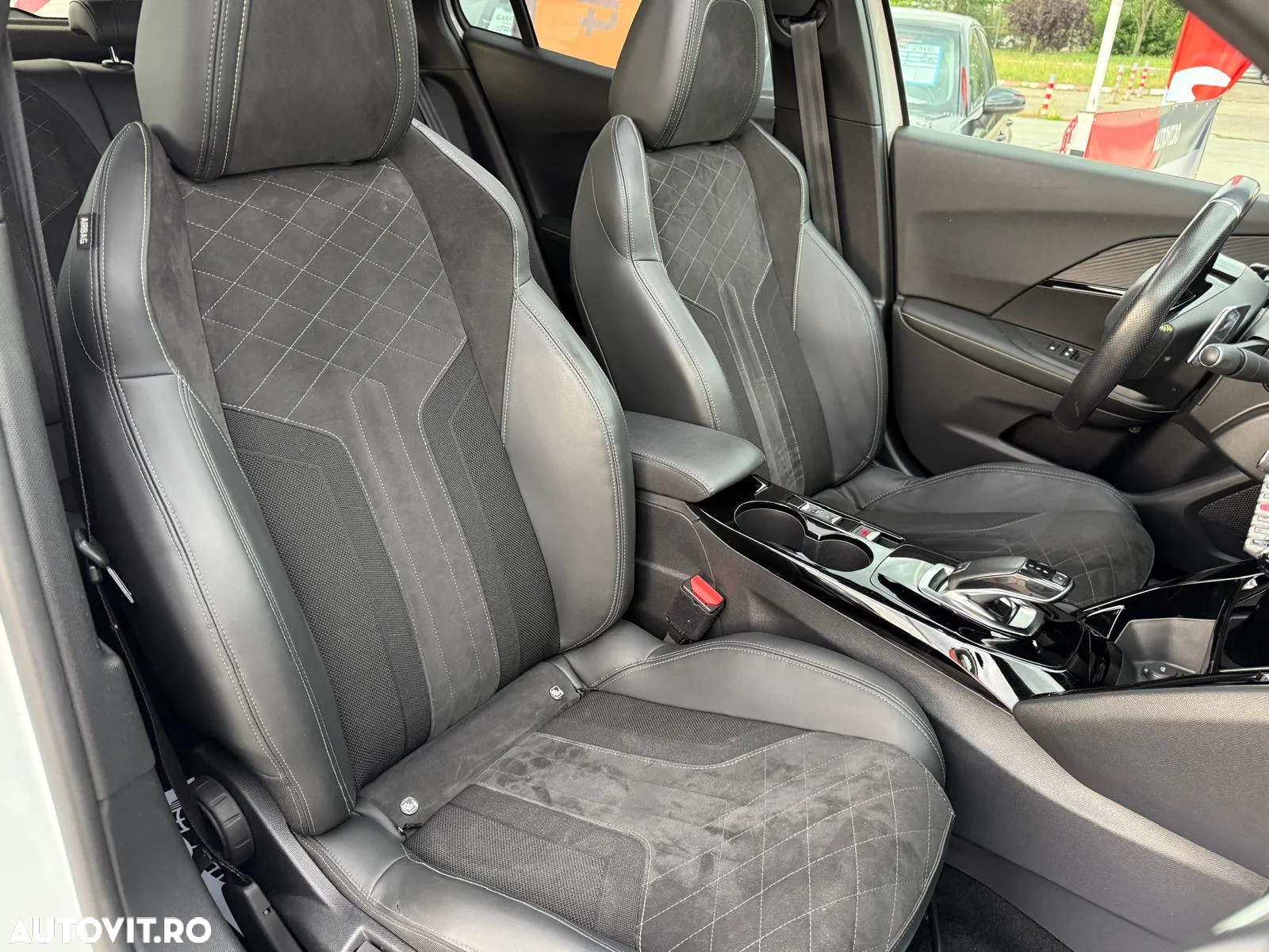 Peugeot 2008 PureTech 155 EAT8 GT Pack - 17