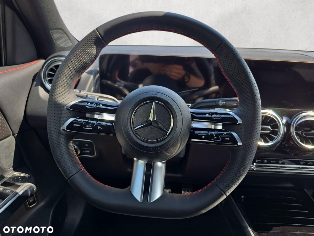 Mercedes-Benz GLB - 14