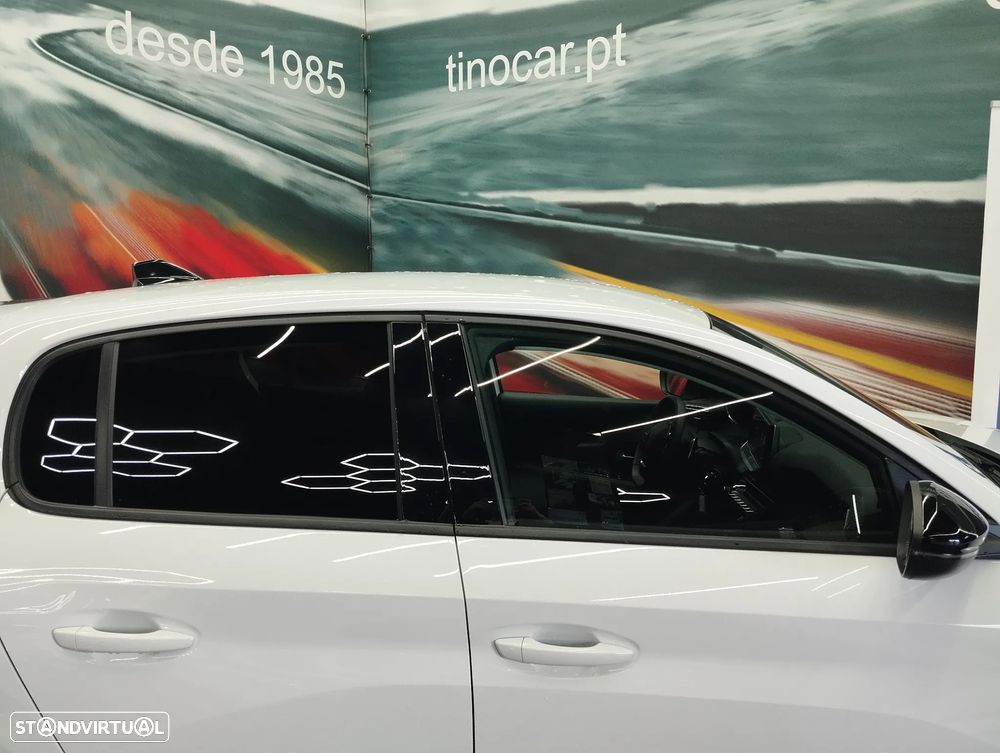 Peugeot 208 1.2 Hybrid Allure e-DCS6 - 11