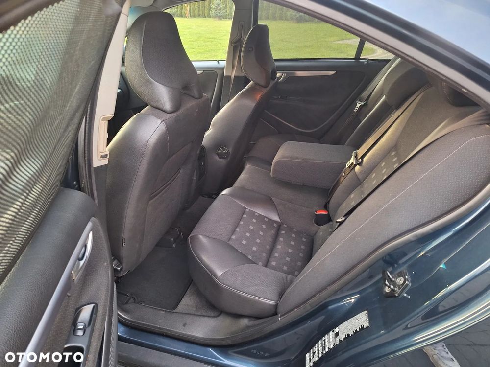 Volvo S60 2.4 Momentum - 25