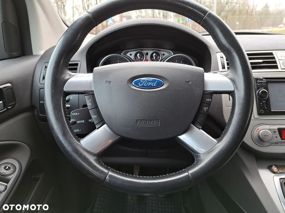 Ford Kuga - 27