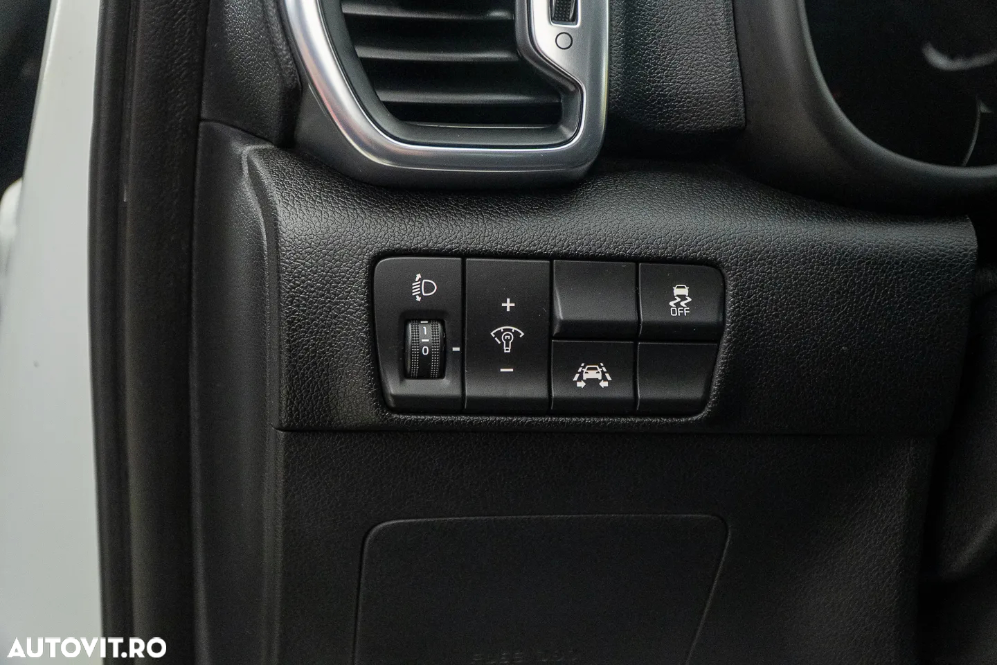 Kia Sportage 2.0 DSL 6AT 4x4 Style - 24