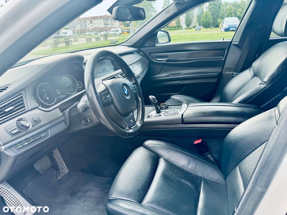 BMW Seria 7 750Li xDrive - 11