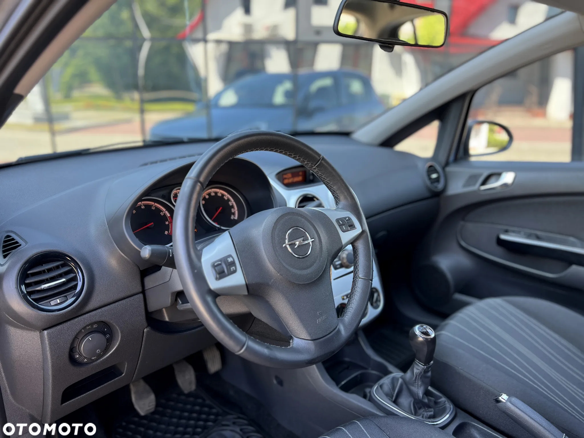 Opel Corsa 1.2 16V Enjoy - 12