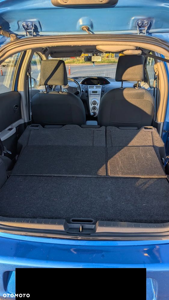 Toyota Yaris 1.3 - 6