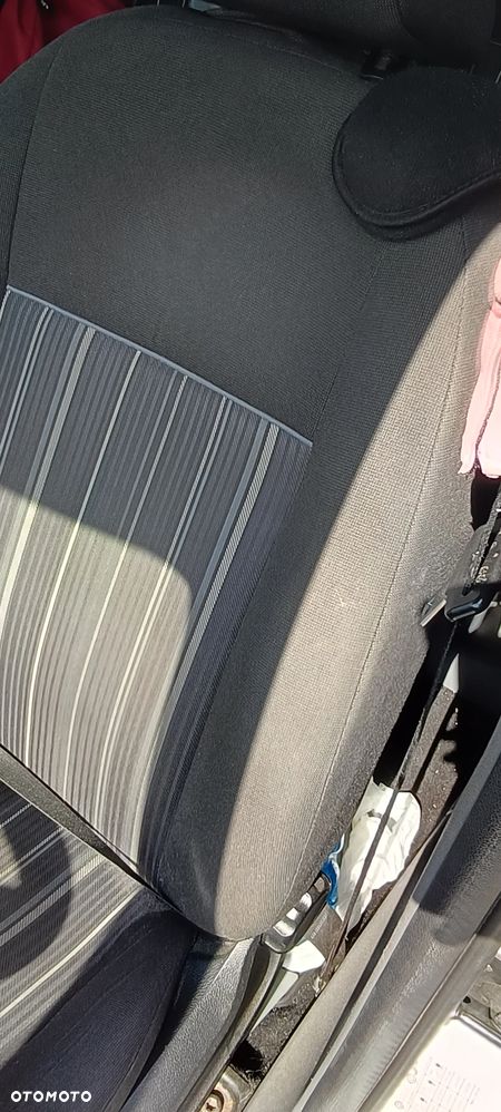 Ford Focus 1.6 TDCi Ambiente DPF - 9