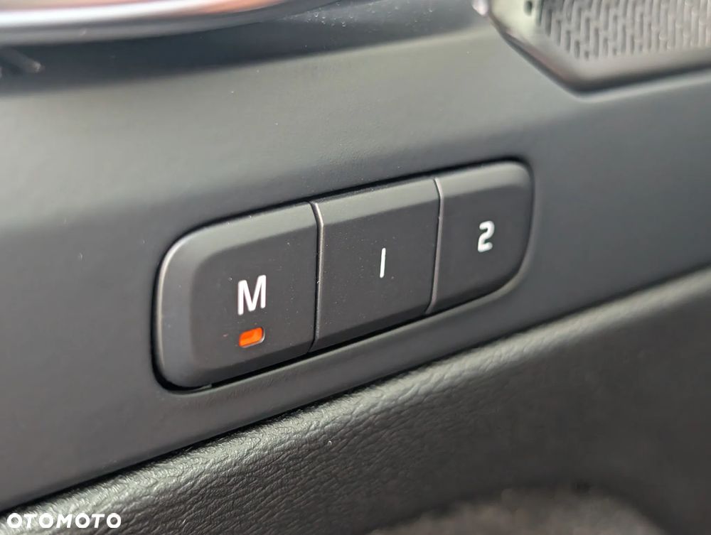Volvo XC 40 B4 AWD Ultimate Dark - 32