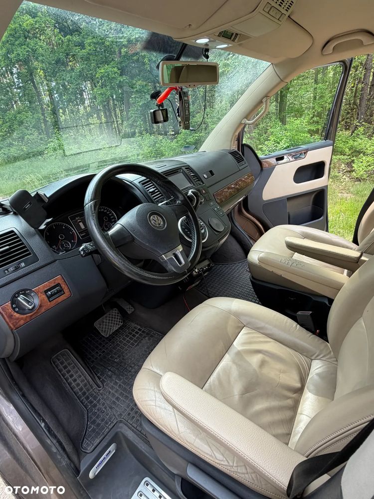 Volkswagen Multivan - 13