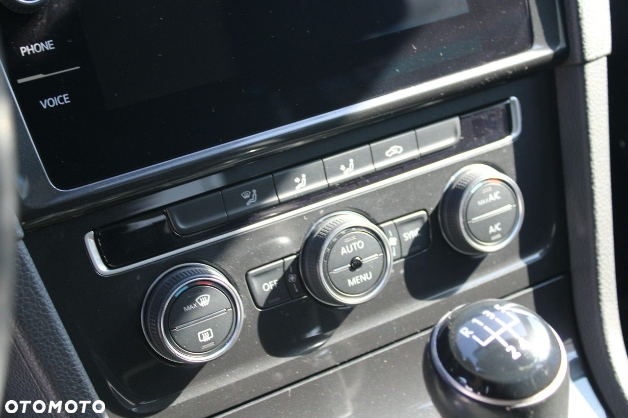 Volkswagen Golf - 24