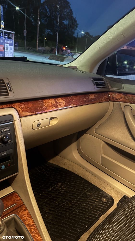 Audi A4 Limousine - 8
