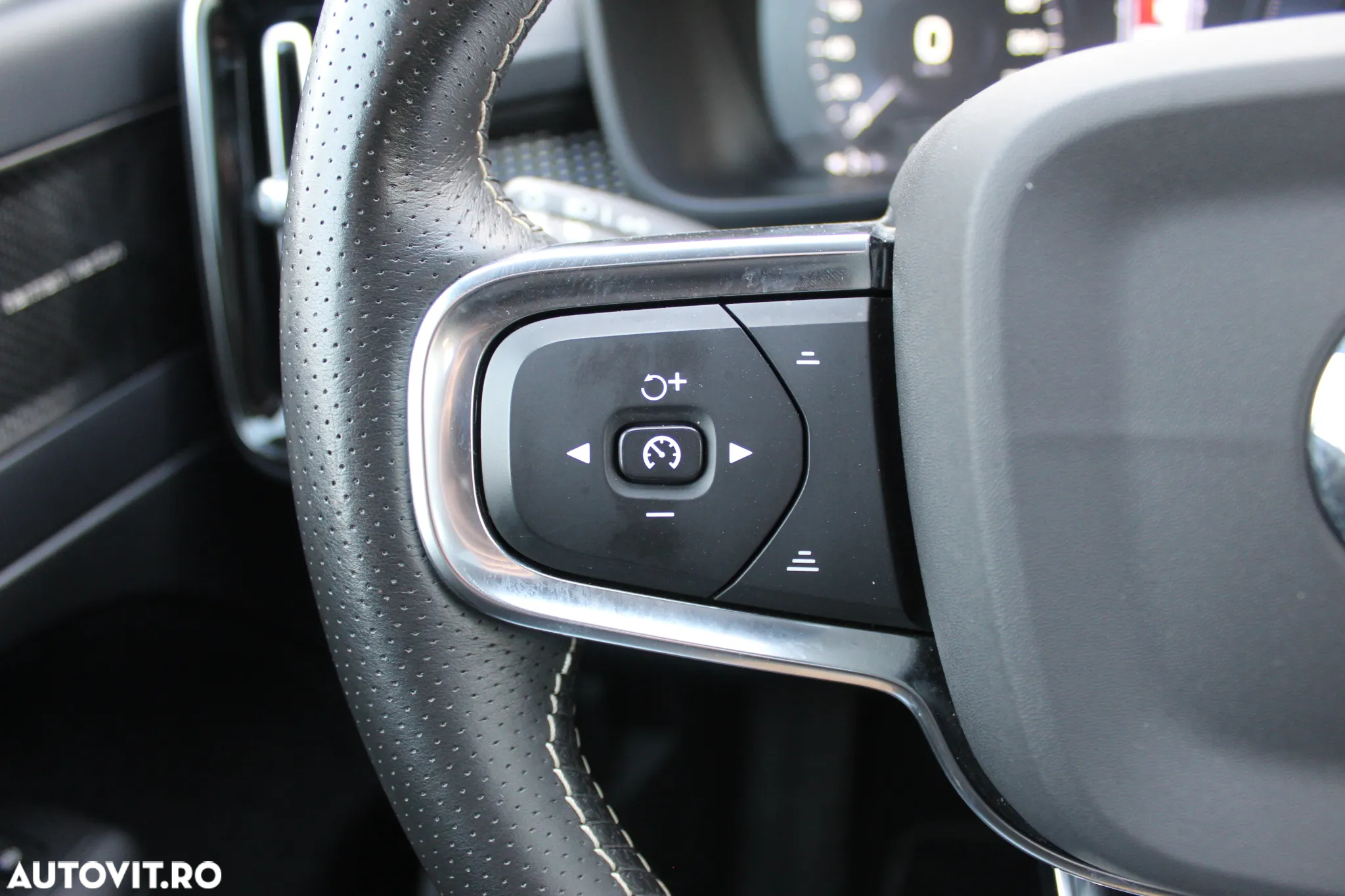 Volvo XC 40 D4 AWD Geartronic R-Design - 14