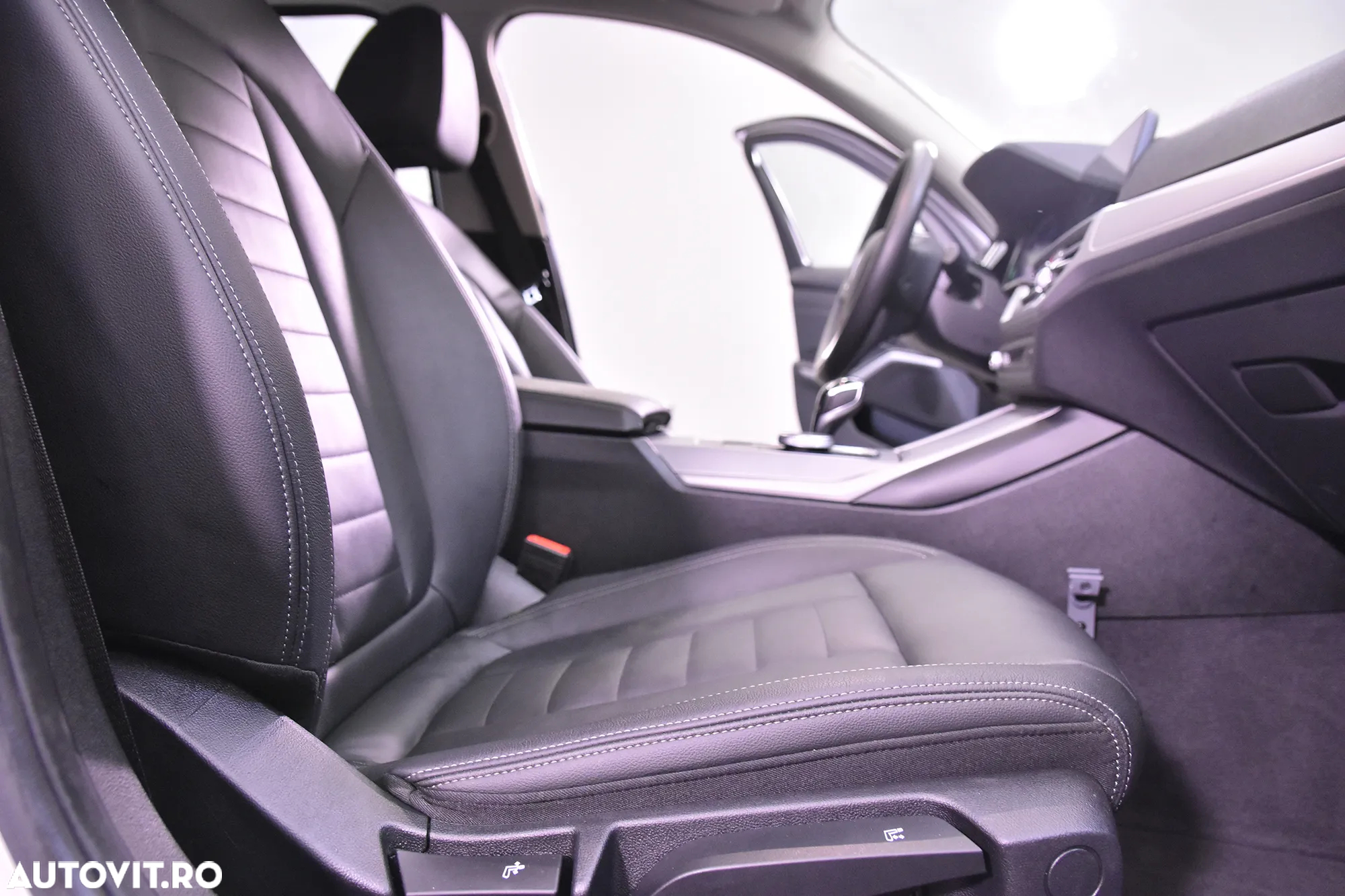 BMW Seria 3 318d Touring Aut. - 11