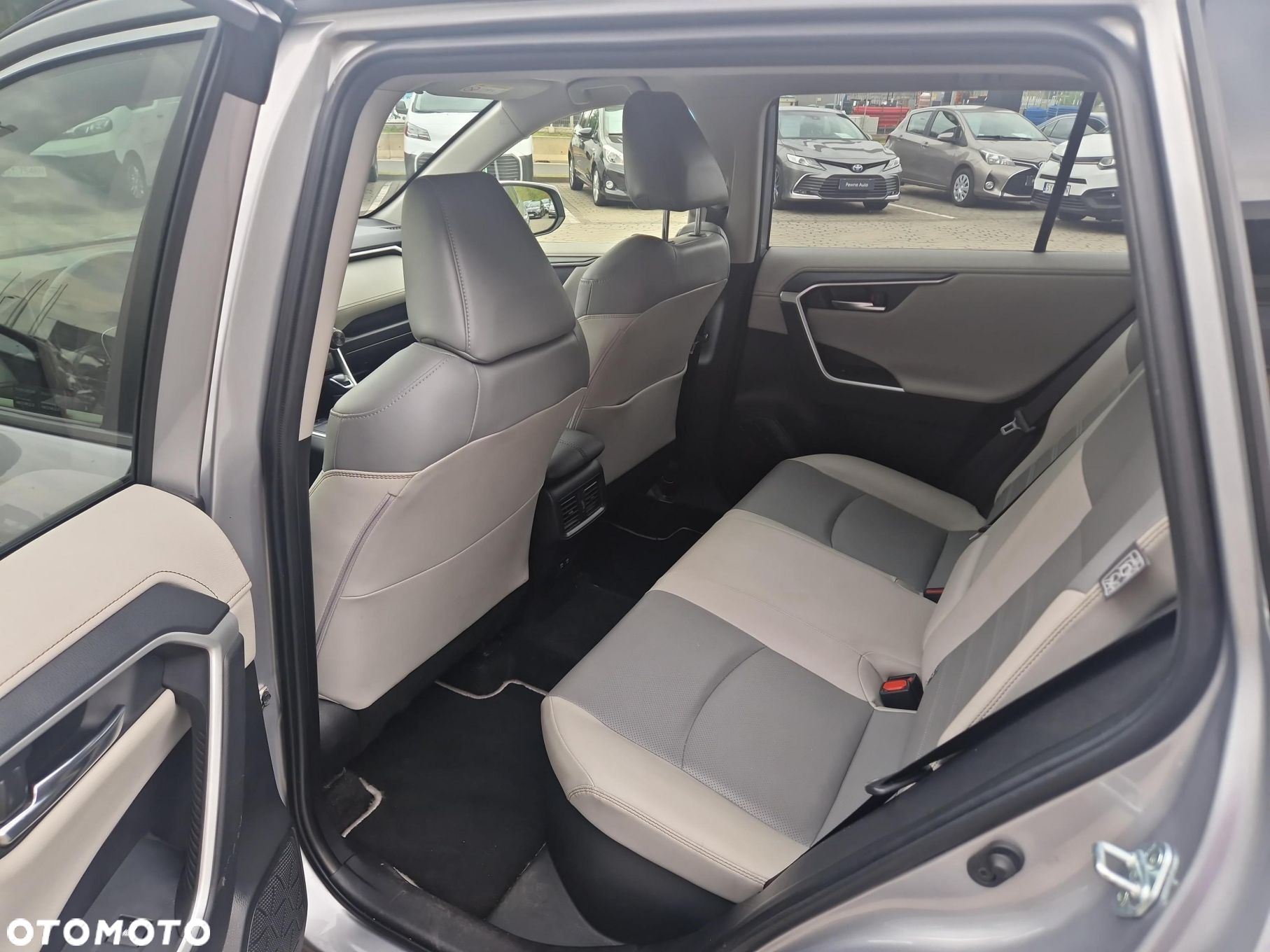 Toyota RAV4 - 16