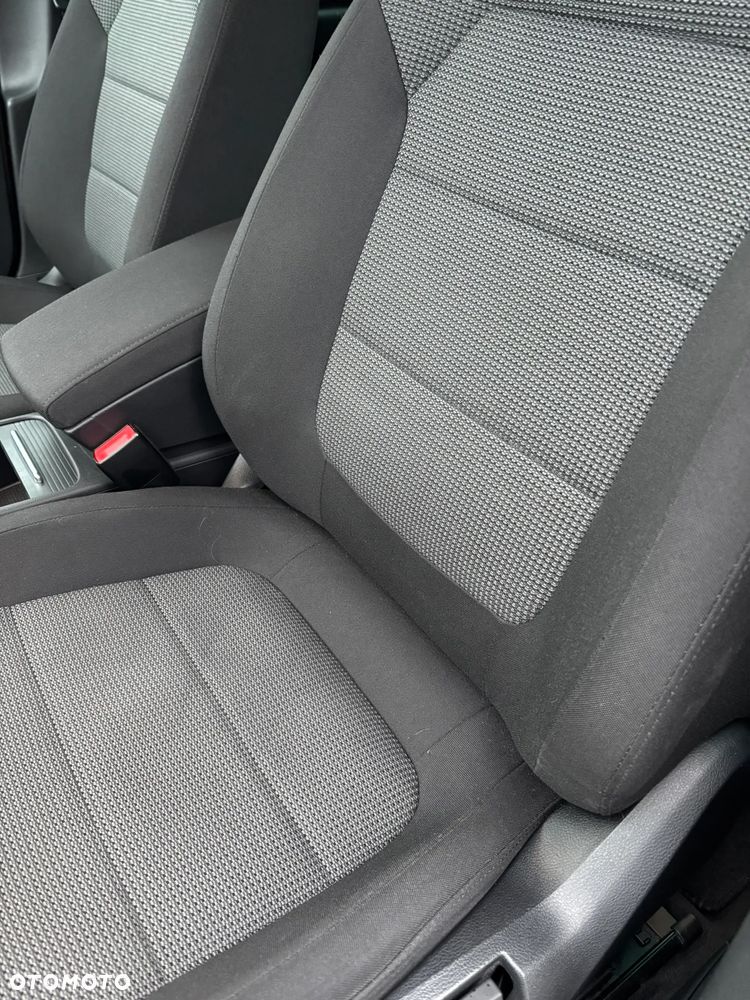 Volkswagen Passat - 32