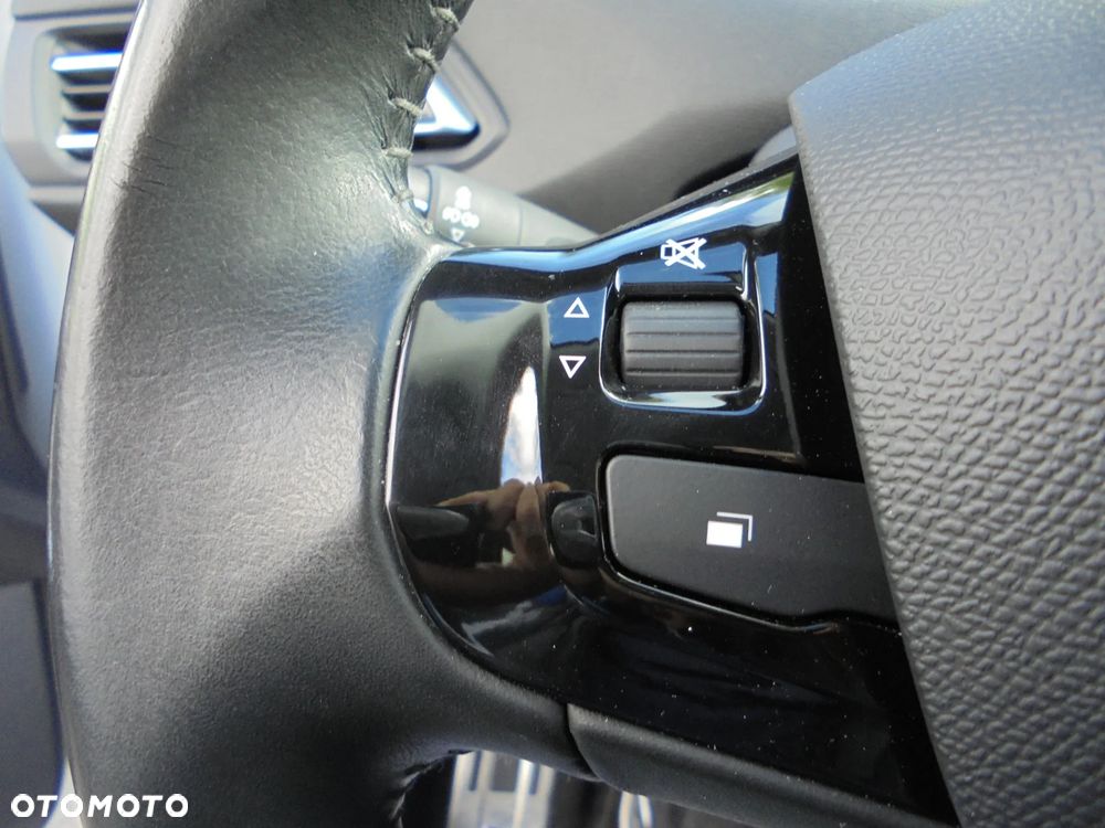 Peugeot 308 BlueHDi 130 Allure Pack - 21