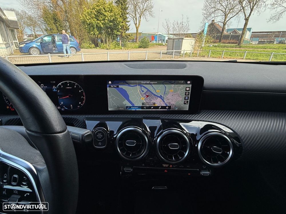 Mercedes-Benz A 180 7G-DCT Special Edition - 18
