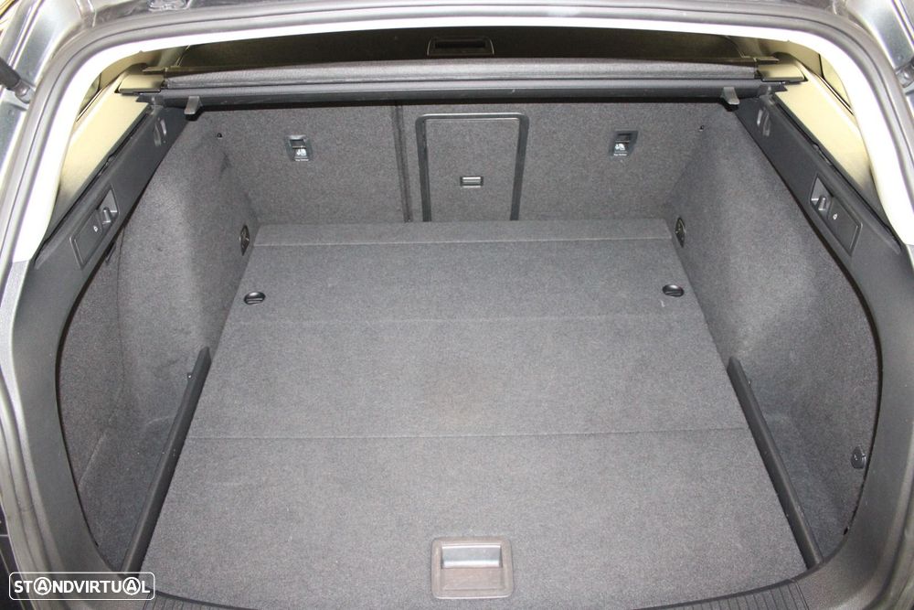 VW Golf Variant 1.6 TDi Confortline - 32