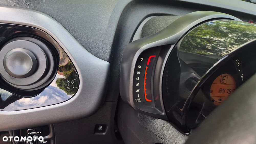 Toyota Aygo x.shift x-play connect - 24