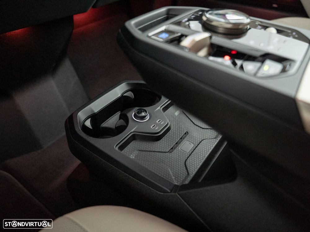 BMW iX xDrive 40 - 32