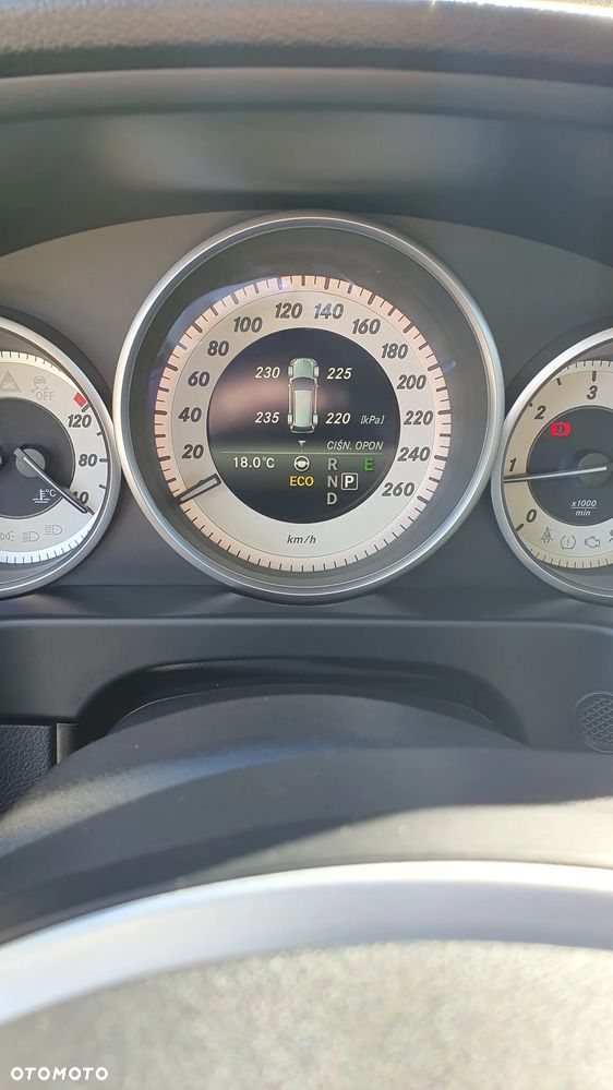Mercedes-Benz Klasa E 220 BlueTEC 9G-TRONIC - 40