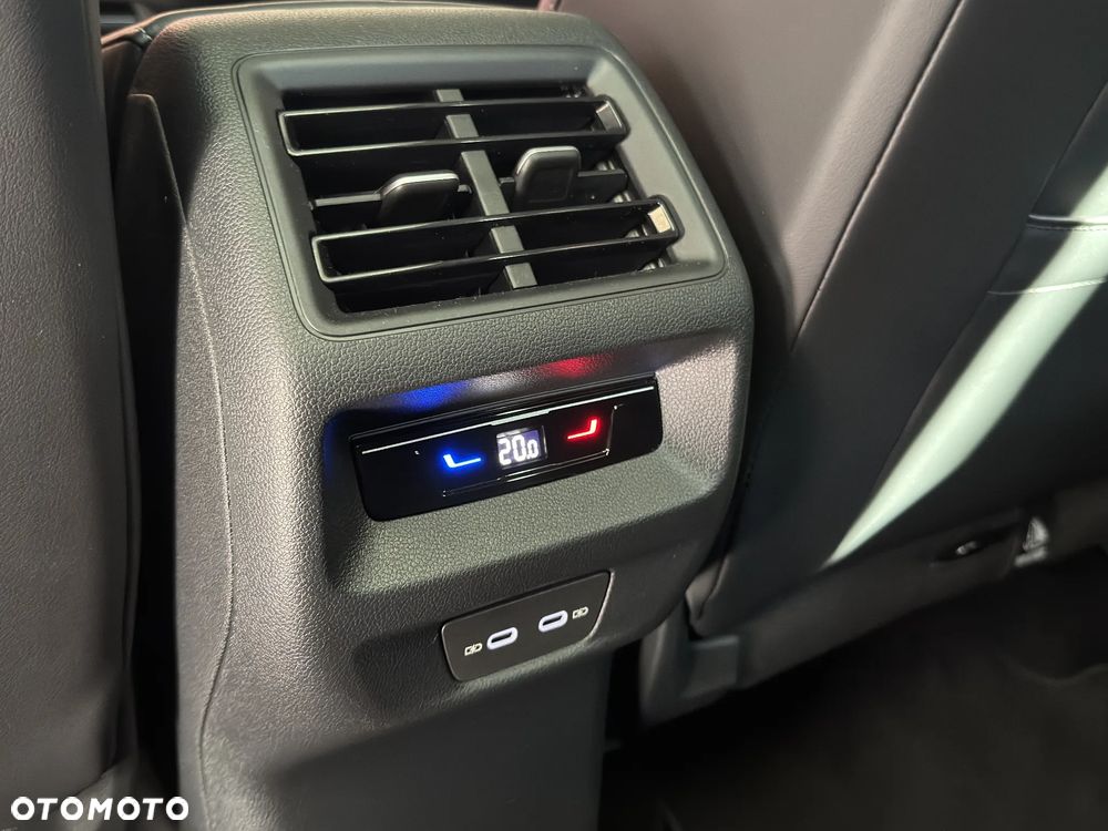 Volkswagen Tiguan 2.0 TDI SCR 4MOTION DSG R-Line - 26