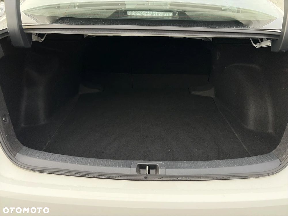 Toyota Corolla 1.8 Hybrid Comfort - 22