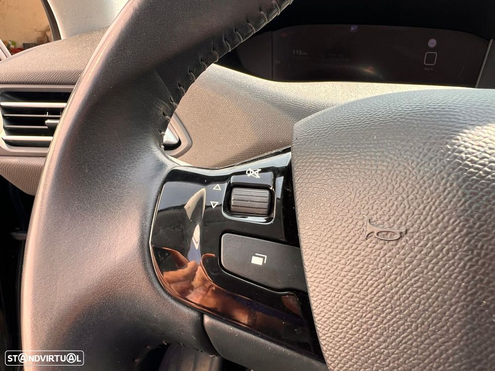 Peugeot 308 1.2 PureTech Allure - 37