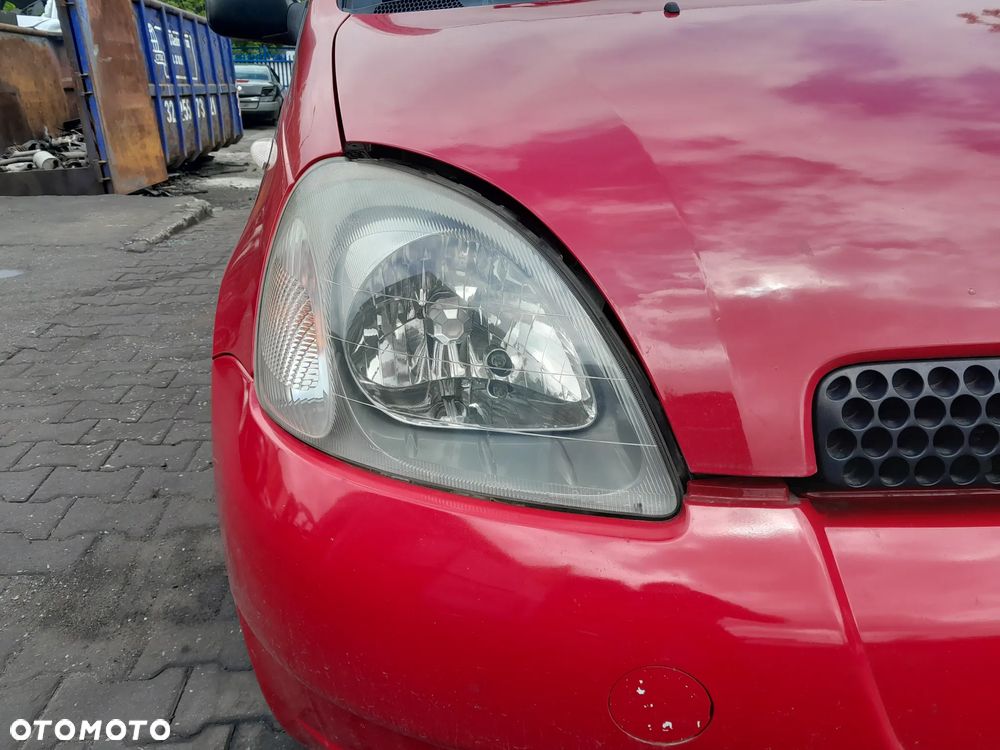 Lampa przednia prawa TOYOTA Yaris I 99-03r. - 1
