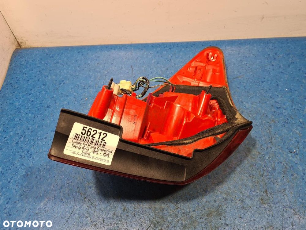 TOYOTA RAV4 III LAMPA TYŁ PRAWA ZEWNĘTRZNA - 6