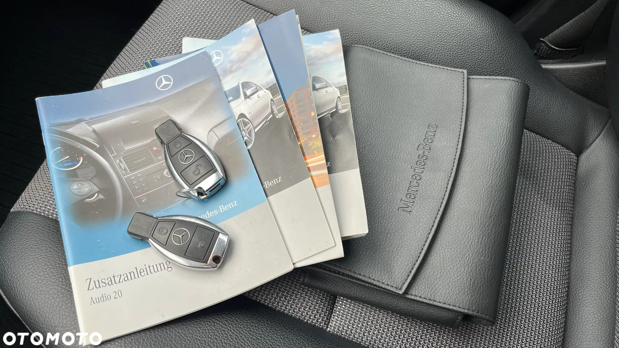 Mercedes-Benz Klasa C 250 CGI T Automatik BlueEFFICIENCY Avantgarde - 24