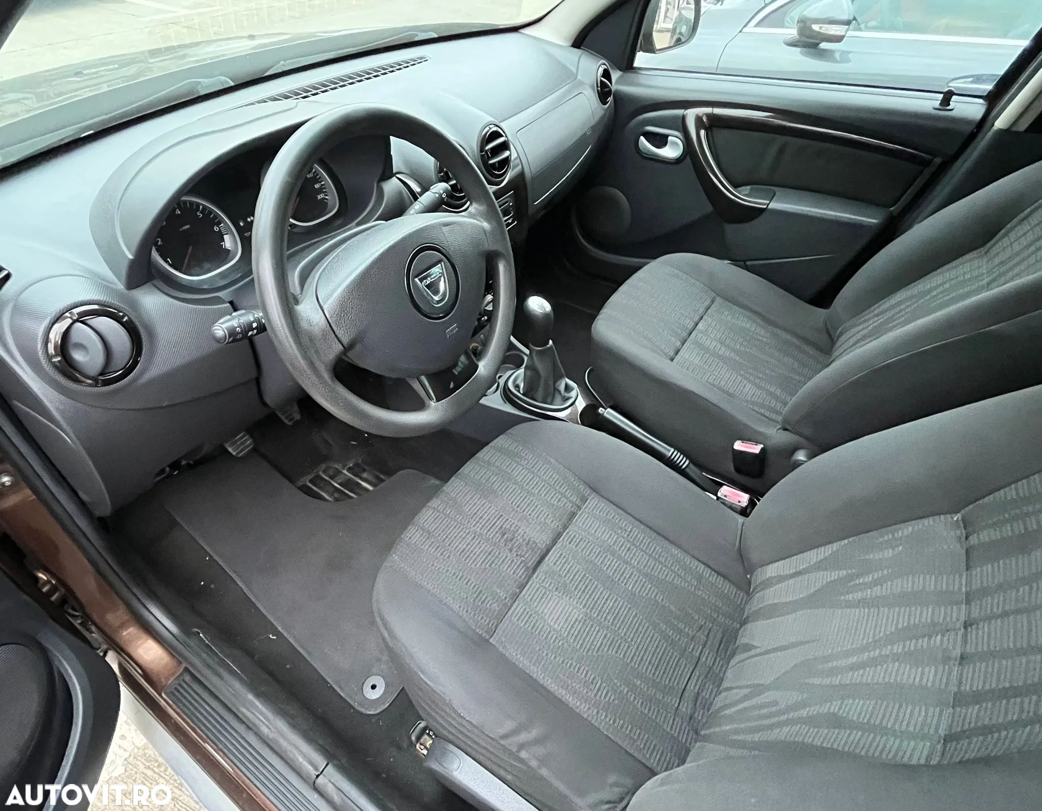 Dacia Duster 1.6 4x2 Laureate - 5