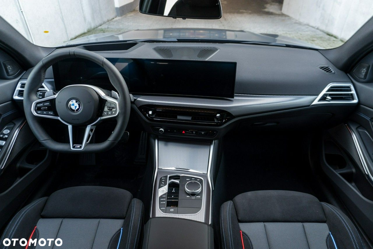 BMW Seria 3 330i xDrive - 16