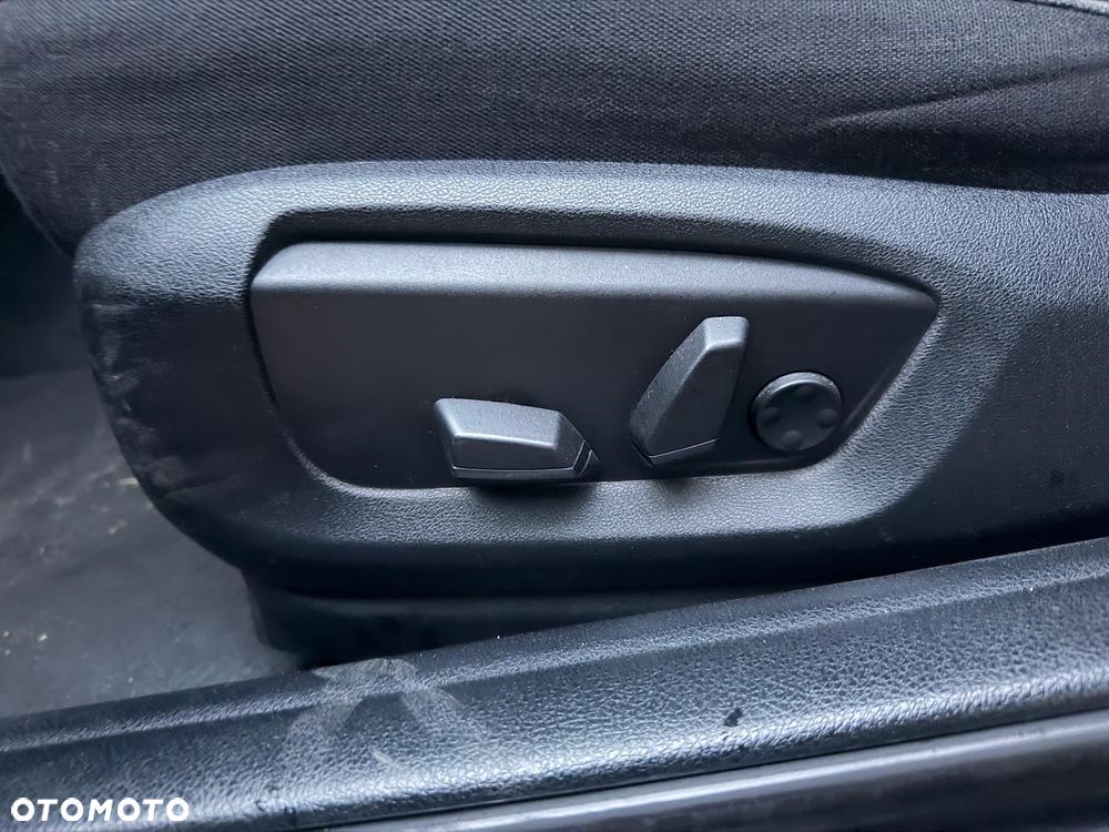 BMW Seria 5 520d xDrive - 11