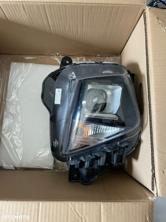 Hyundai Tucson 2021- reflektor prawy przód - 2