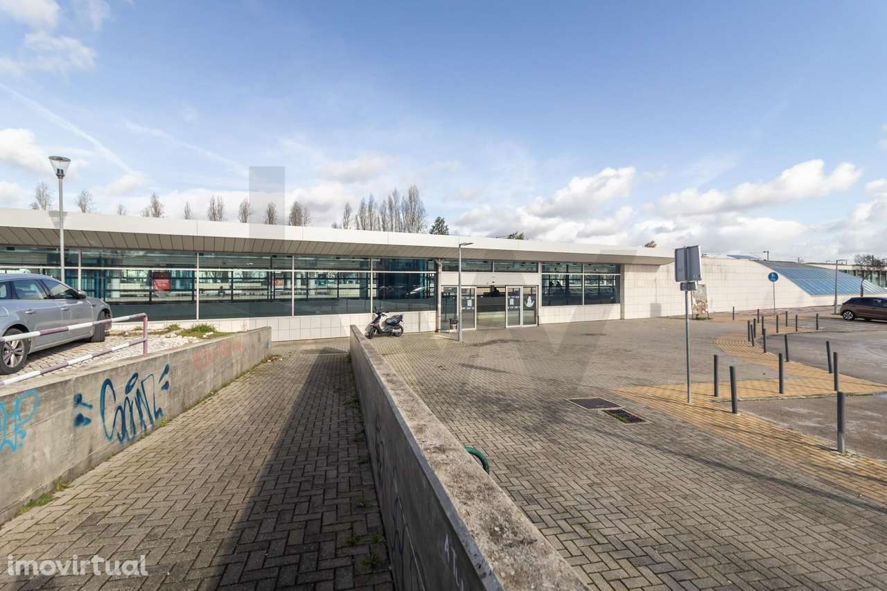 Apartamento Exclusivo T3 com Varandas, Garagem , Em Frente à Estação - Grande imagem: 4/47