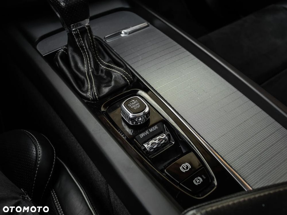 Volvo XC 60 D4 AWD Geartronic RDesign - 24