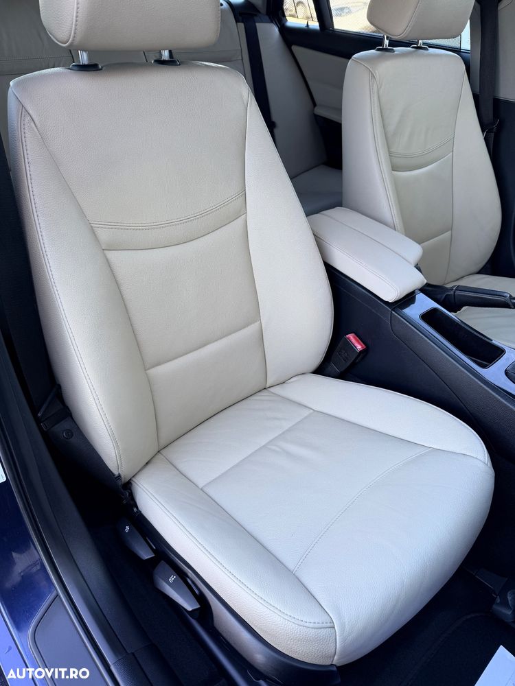BMW Seria 3 320d DPF Touring Blue Performance Edition Sport - 17