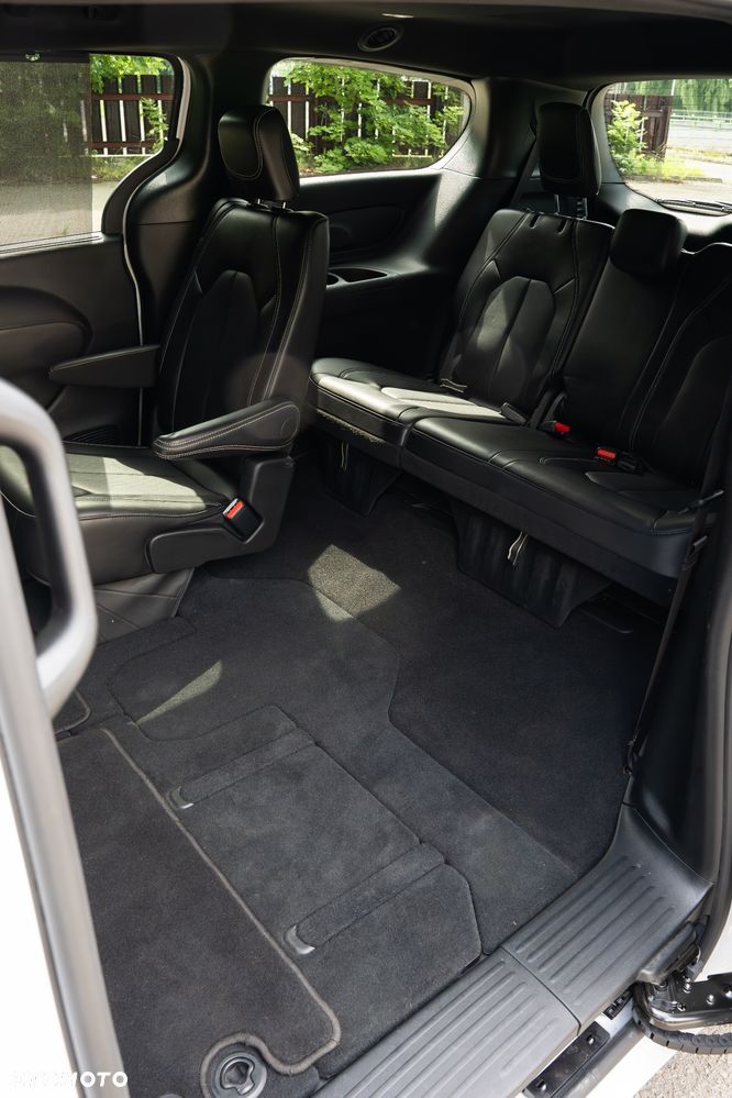 Chrysler Pacifica - 31