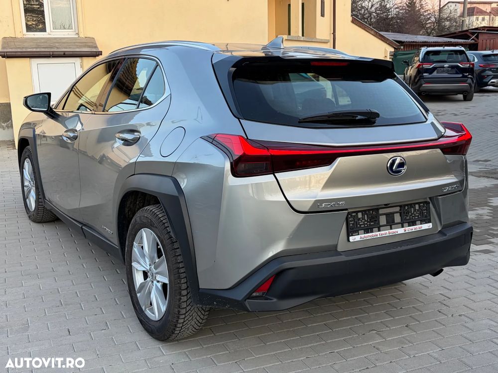 Lexus UX 250h Business Edition - 4