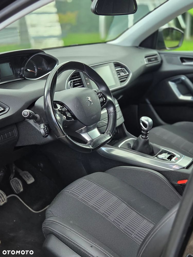 Peugeot 308 - 8