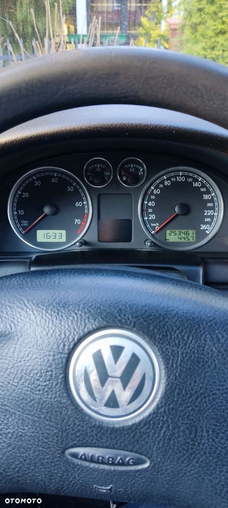 Volkswagen Passat 1.6 Basis - 21